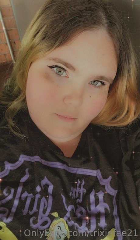 trixiefae21 可愛いモデル 写真