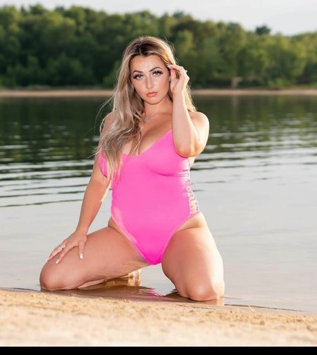 Yazmin Holmes 高品質のポルノスター ギャラリー