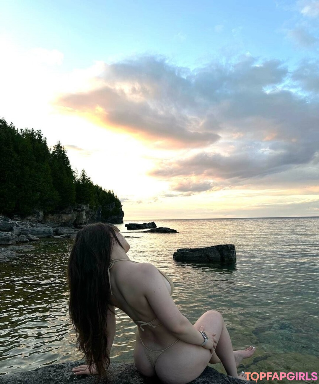 巨大なチンポを持つシーメールオンリーファンズ 無料エロ 画像