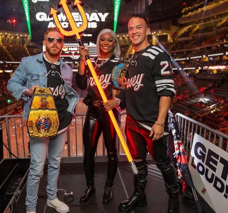 ママの足OnlyFans アートヌード ギャラリー