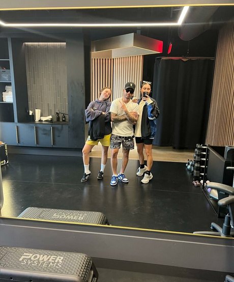 アナル舐めオンリーファンズ 裸 写真