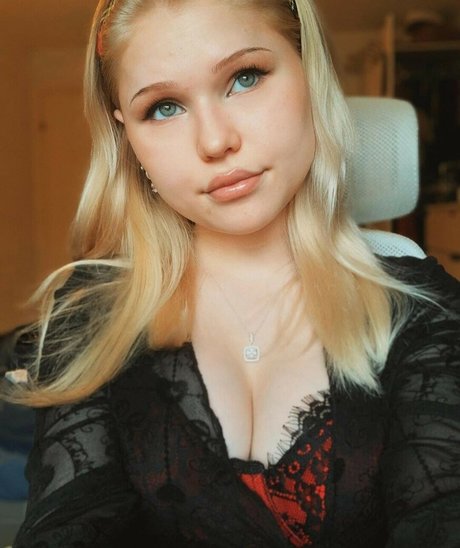 アジアン・エボニー・オンリーファンズ ポルノ 画像