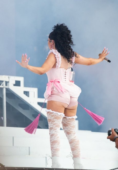 Kali Uchis ポルノスター HD ギャラリー