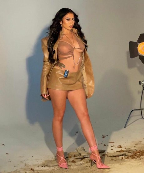 Kali Uchis スター 裸 写真