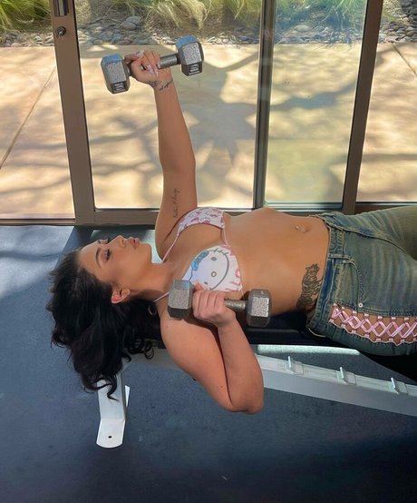 Kali Uchis セクシーなポルノスター 写真