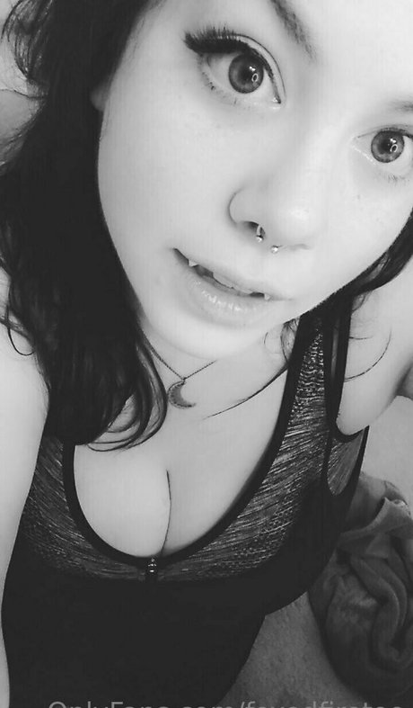 イギリスのプッシーOnlyFans 無料ヌード 写真