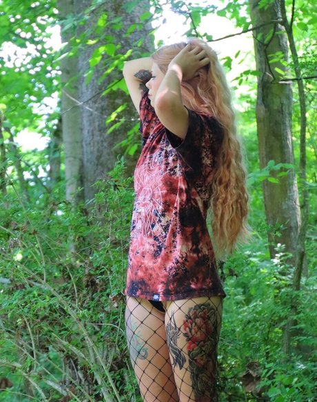 曲線美の女の子オンリーファンズ ホットポルノ 写真