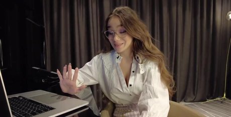 痩せたティーンのオンリーファンズ 美しいxxx 画像