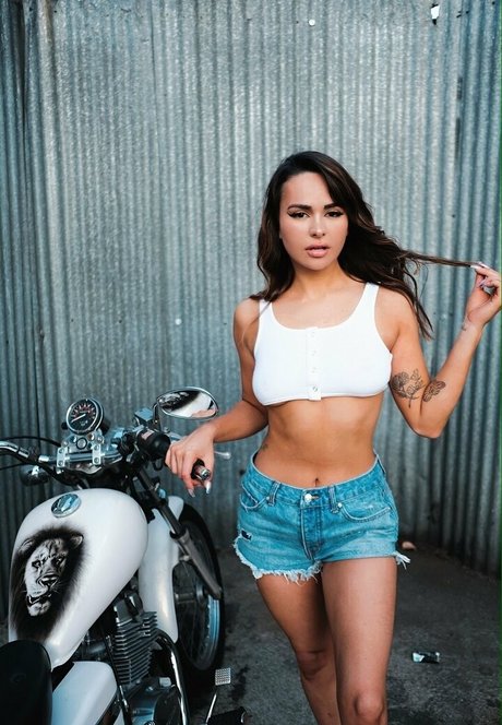 avianaviolet 最高のスター 写真