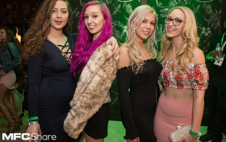 足ヌードオンリーファンズ ポルノ 画像