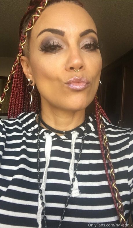 nakedintelligenceraw スター 写真