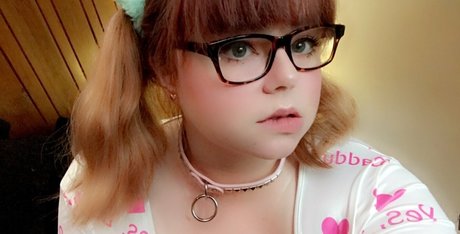 アラブのティーンズオンリーファンズ HD 写真