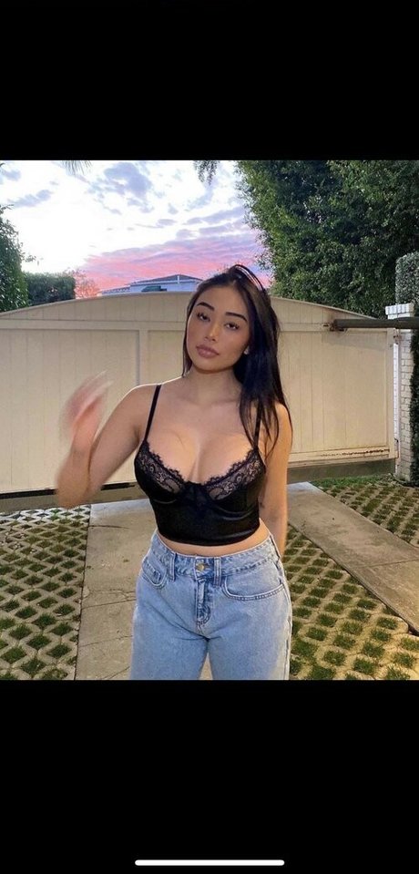 Ellerie Marie 無料モデル 画像