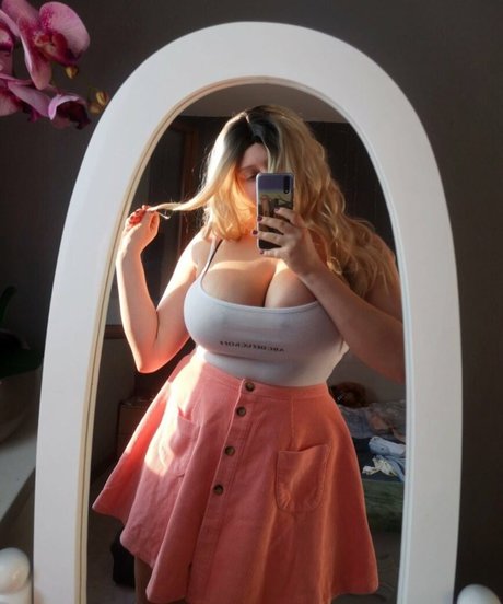 Mila Volker セクシーなスター 写真