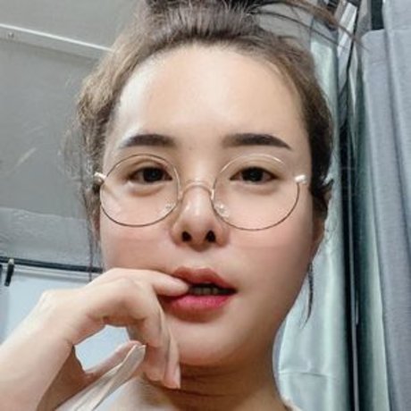 yoshithunchanok 美しいポルノスター ギャラリー