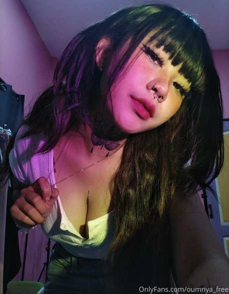 oumnya free モデル 写真