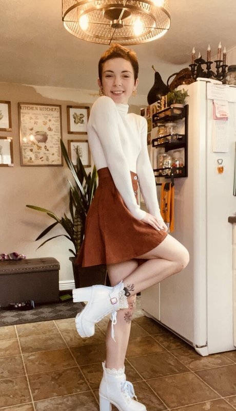 neonalice333 裸モデル 写真