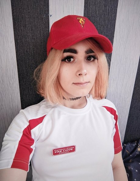 かわいいティーンのオンリーファンズ ポルノ 画像