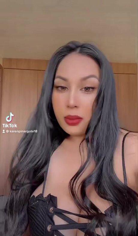 背の高い赤毛のオンリーファンズ セクシー裸 写真