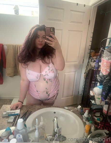 bustybbgirl トップポルノスター 写真