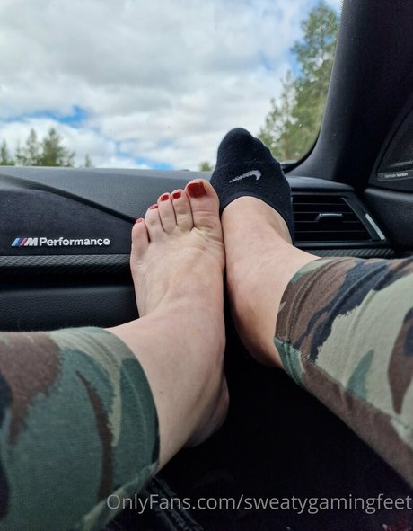 sweatygamingfeet セックス女優 画像