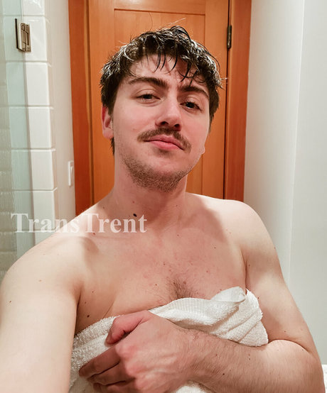 金髪の若いOnlyFans アート裸 ギャラリー