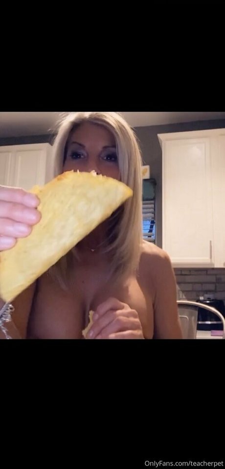 金髪レズビアンオンリーファンズ ポルノ 画像