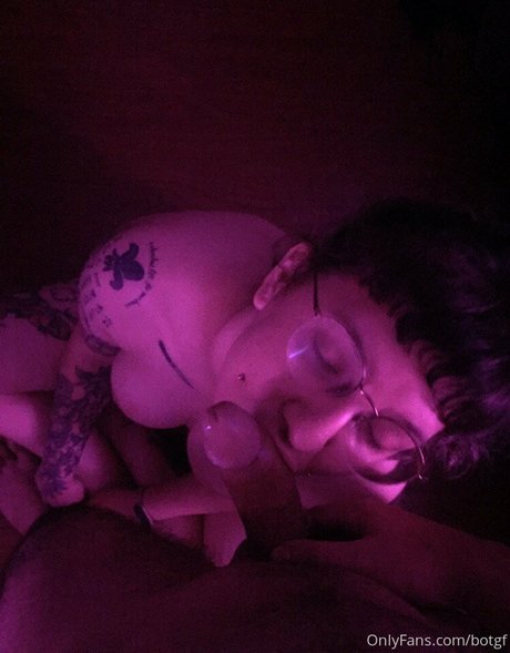 妊娠中のアジア人オンリーファンズ HD 写真