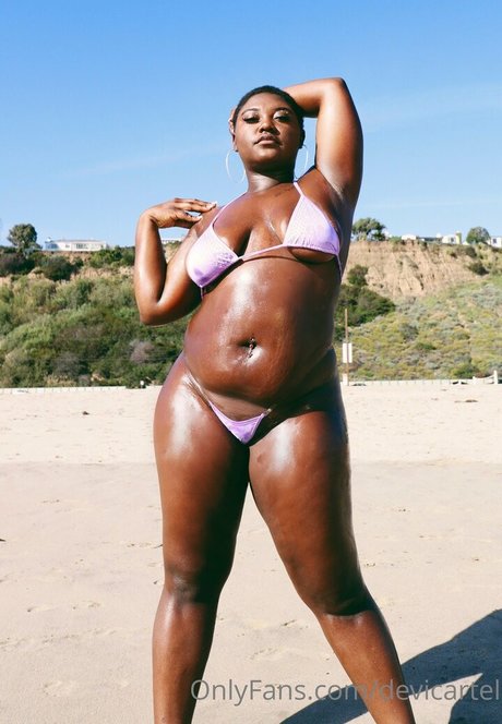 Devicartel ポルノスター 無料 写真