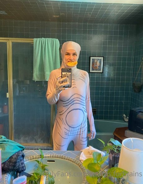 worms forbrains スター xxx 写真