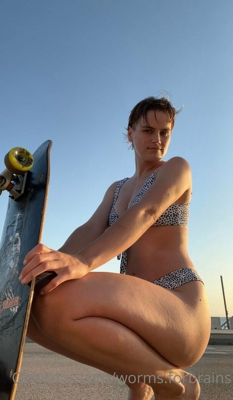 worms forbrains セクシー女優 画像