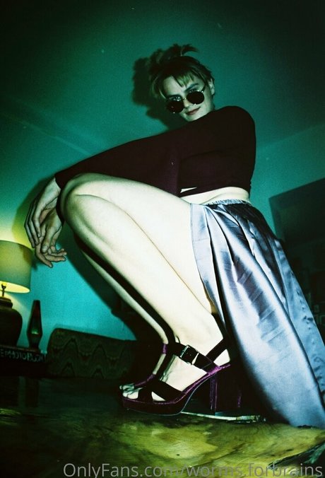 worms forbrains ポルノモデル 写真