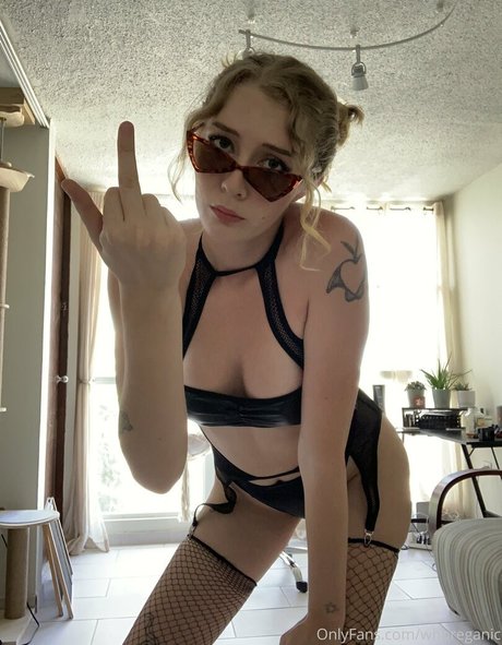 ポーグエボニーオンリーファンズ 無料裸 画像