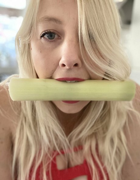 OnlyFansの普及 セクシーヌード 写真