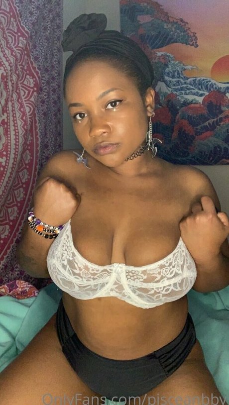 本物の無料オンリーファンズ エロチック 写真