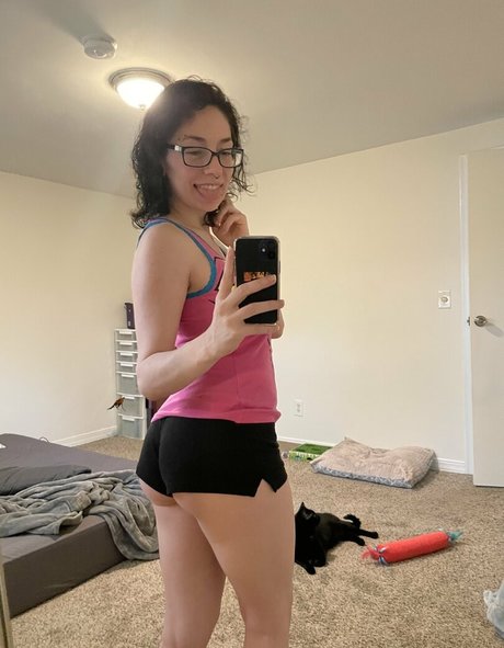 アジア人のティーンの足 オンリーファンズ トップ 画像