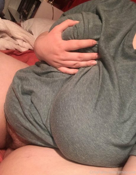 emiscutie スター ヌード 写真