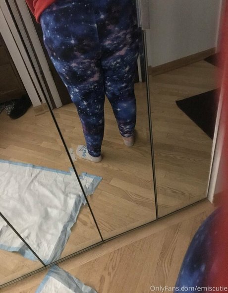 emiscutie スター 裸 写真