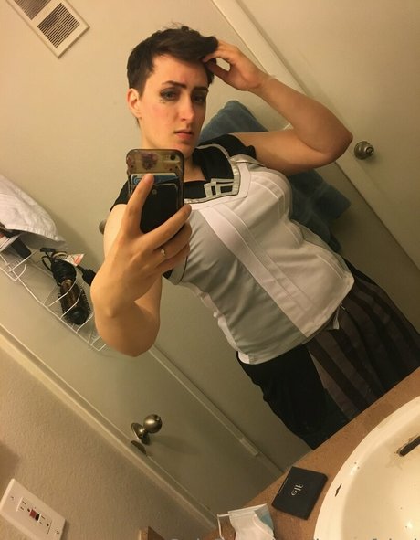 ワークアウト オンリーファンズ セクシーヌード 画像