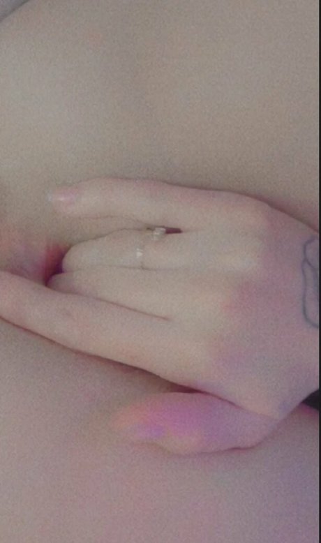 巨大なチンポを持つシーメールオンリーファンズ えろた 画像