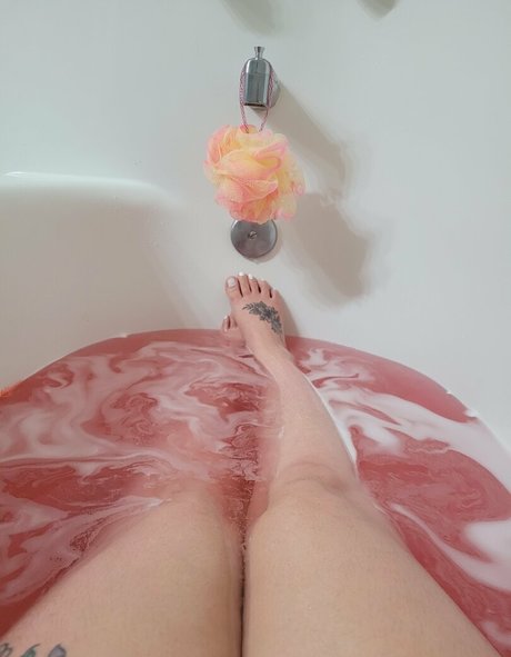 巨大な天然おっぱいオンリーファンズ えろ 写真