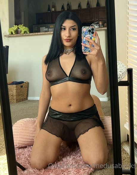 巨乳で曲線美のOnlyFans ホットxxx ギャラリー