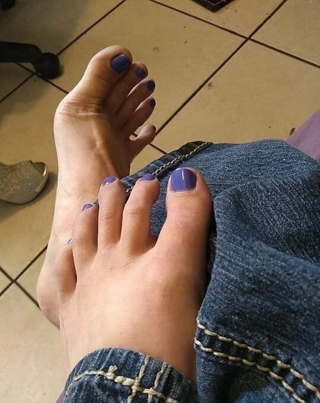 アジア人のティーンの足 オンリーファンズ セクシー裸 画像