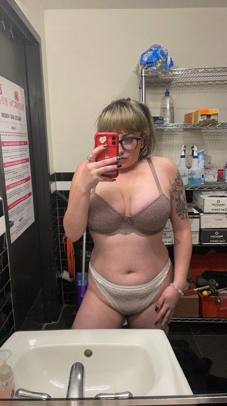 ゲイランジェリーOnlyFans ヌード 画像