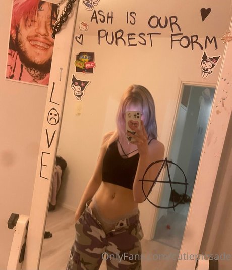 毛深いラテン系オンリーファンズ 裸 写真