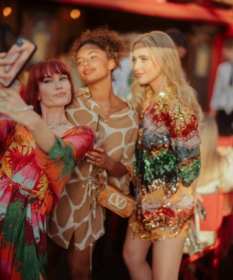 Kathryn Newton アダルト女優 写真