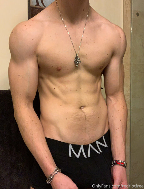 redriotfree ポルノモデル ギャラリー