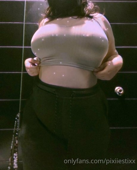 pixiiestixx ポルノスター 画像