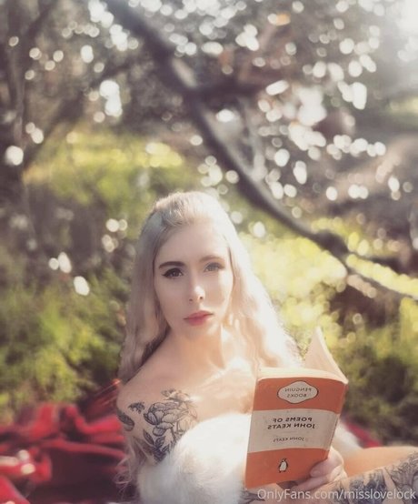 背が高くて巨乳のOnlyFans 無料アダルト 写真