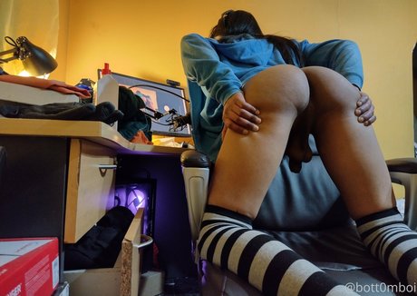 bott0mboi セクシーモデル 画像